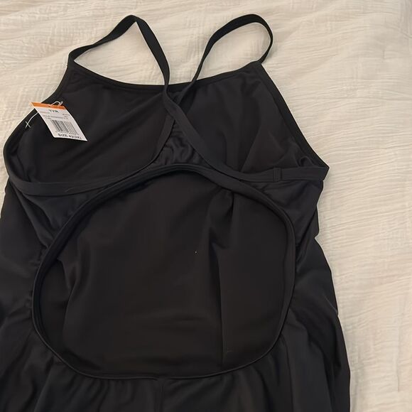TYR Women's  Solid Diamondback Swimsuit, Black, Size 40 (1X) NWT - Picture 6 of 8